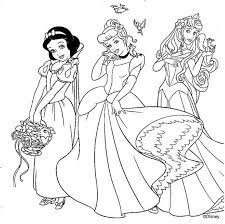 Enquanto eles estão ocupados a explorar os limites da sua imaginação, você vai desfrutar do silêncio e ordem na casa, e há dias em que tal é impagável. Princesas Imprimir Cinderela Princesas Imprimir Desenhos Para Colorir Novocom Top