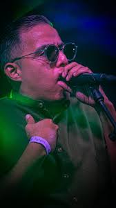 LA VIUDA, Cuando estábamos a punto de empezar a grabar nuestro segundo  disco queríamos presentar un nuevo sonido de la orquesta y ésta canción fue  la chispa que encendió el camino a tomar ., Es una ...