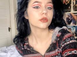 Anyone have a red eyeshadow palette they're willing to trade?