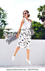 Today style editor bobbie thomas shows today's natalie morales four fashion lessons that we can learn from our mothers, including dressing your best and loving your body. Fashion Street Images Search Images On Everypixel