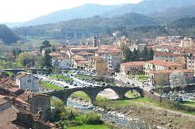 La sfida dei falò tra due parrocchie e due patroni. Pontremoli Bild Von Ligurien Tripadvisor