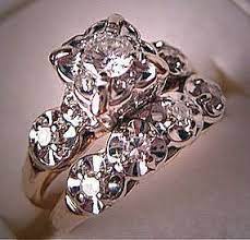 What My Grandma S Wedding Ring Looks Like Hers Has Smaller Diamonds On The Lower Band Antique Wedding Rings Vintage Antique Wedding Rings Diamond Wedding Sets