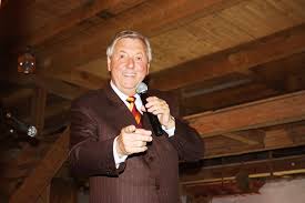 1,02 sekunden lag er im ziel hinter dem österreicher matthias mayer, der knapp vor seinem landsmann vincent kriechmayr (+0,04) und dem schweizer urs kryenbühl (+0,06) triumphierte. Karl Moik Wikipedia