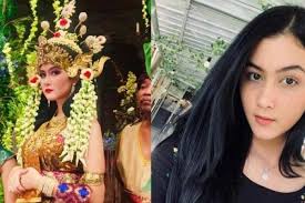 Talitha curtis winn adalah nama aslinya, dan dia merupakan aktris berdarah inggris indonesia yang saat ini berusia 18 tahun. Perankan Nyi Roro Kidul Inilah 10 Potret Memesona Talitha Curtis Winn
