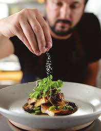 THE OFFICIAL GUIDE TO GREATER DES MOINES