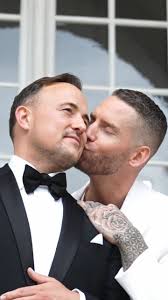 Pride er ikke bare én uge om året., Det er ikke bare en parade med glitter  og regnbuer, der pakkes væk, når musikken stopper., Pride er hverdagen.,  Det er at holde sin partners hånd på gaden, selv når ...