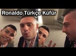 İtalya serie a ekiplerinden juventus'ta forma giyen milli futbolcumuz merih demiral, takım arkadaşı cristiano ronaldo ile olan anısını anlattı. Cristiano Ronaldo Turkce Kufur Ediyor Merih Demiral Canli Yayin Youtube