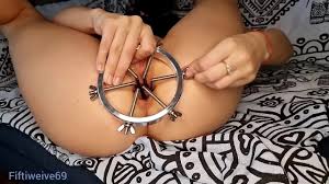 anal dilator in action - XNXX.COM