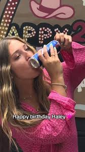 Feliz Cumpleaños, Haley: Celebrando con Estilo