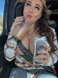 Kaylee Rae 🌼 (upeachy_kaybug) - Reddit