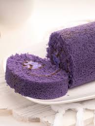 Intensely rich with banana flavour and nutella's sweetness is a fantastic cake flavour combo. You Want A Piece Of This Ube Classic Roll Ube Ubecake Cake Goldilocksusa Goldilocksph Goldilocks F Goldilocks Cakes Filipino Desserts Desserts