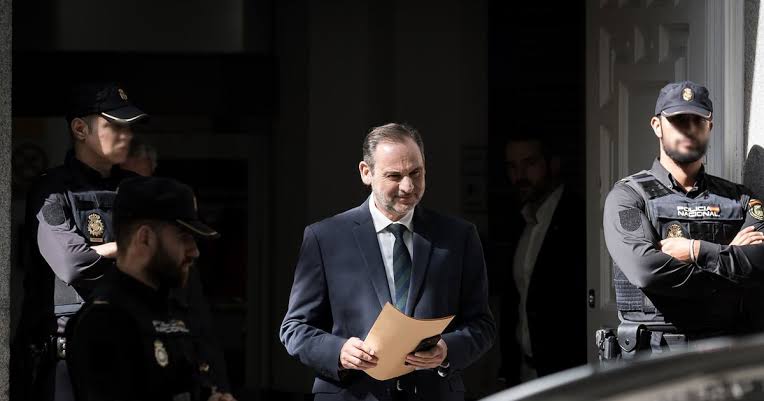 El Supremo cita a Ábalos y Koldo para revisar su entrada en la cárcel -  Infobae