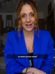Vi ricordate la vostra #primacotta raccontatemela nei commenti #primavera  #battuteepiche #standupcomedyitalia #comedyclubtiktok #instameme  #comedycentral #GialappaShow #videoviral #videodivertente ...