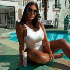 Lauren goodger has returned to work doing fillers despite being heavily pregnant. Lauren Goodger Laurengoodger Twitter