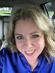 👋Dara from PA, U.S.A. here. Former English teacher of over a decade.  Taught English in Brazil for a year and served in the Peace Corps in  Ethiopia as an education volunteer. I