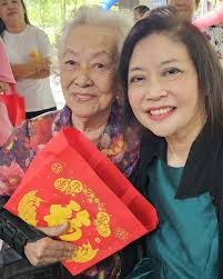 Touched by the thoughtful and delightful gifts provided by immensely  talented pianist and violinist Corinna Chang! Over 20 happy seniors walked  away winners with special prizes in a lucky draw during the