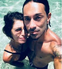 La sua morte tragica e inaspettata ha sconvolto migliaia di persone. Verissimo Giorgia Devastata Dalla Morte Di Alex Baroni