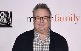 Stonestreet is one of the fundraiser's celebrity hosts. Vtpwp0zpwj9mzm