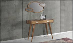 Ortama farklı bir hava katmakla kalmayan aynı zamanda üzerine yerleştirilecek ayna, abajur veya çekmece gibi detaylarla günlük hayatın daha. Modern Ve Klasik Dekoratif Aynali Cekmeceli Dresuar Modelleri 2020