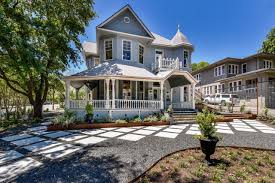 Often seen on older homes, these porches start at the entry and literally wrap around. Homes That Put Porches Front And Center Wsj