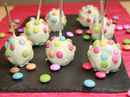 Pop Cake Au Chocolat Blanc Et Smarties Cake Chocolat Blanc Cake Chocolat Chocolat