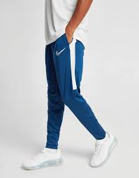 Son nom est inspiré de la déesse grecque athéna. Nike Pantalon De Survetement Academy Homme Pantalon De Survetement Survetement Nike