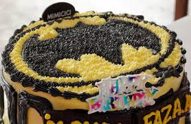 Diantar kurir berpengalaman, gratis ongkos kirim. Kue Ultah Karakter Batman Aufnahme Von Mimi Cici Cake Kue Ulang Tahun Bogor Tripadvisor