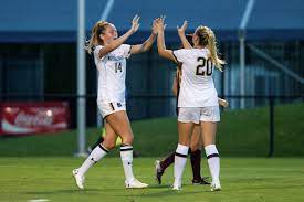 14 Notre Dame Womens Soccer Survive 2-1 Against Loyola - One Foot Down