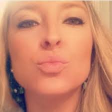 Flora Castro's Instagram, Twitter & Facebook