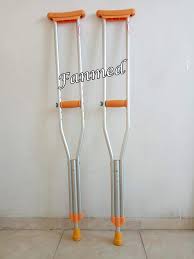 Tongkat kaki 1 adalah salah satu jenis alat bantu jalan berupa tongkat kaki 1 satu yang berfungsi untuk menompang tubuh waktu. Jual Tongkat Ketiak Alat Bantu Jalan Pasien Patah Tulang Avico Uk L Jakarta Timur Fanmed Tokopedia