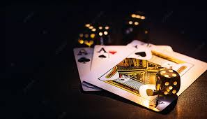 Hình nền Nền Các Lá Bài Và Xúc Xắc được Chiếu Sáng Trong Bảng Màu Vàng đen Trên Nền Vải Tối Màu đậm Sự Pha Trộn Quyến Rũ Của Các Biểu Tượng