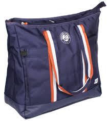 For its transport, this bag has two straps to take it on the back and to be able to carry it on the tennis courts. Roland Garros Tote 2020 Sporttasche E Sportshop Cz