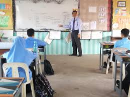 Bisa dilihat dari cara guru mengajar kepada siswa, hal ini sangat menentukan dalam keberhasilan belajar. Guru Mengajar Murid Belajar