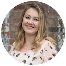 Kate Calder's Instagram, Twitter & Facebook