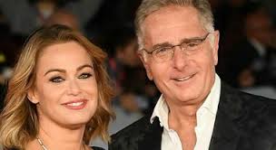 Paolo Bonolis e Sonia Bruganelli: «Il divorzio? Meglio dirsi addio che  vivere nelle bugie»