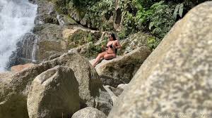 Watch online Carolay Garcia aka Carolay_gr OnlyFans - Descubr a un hombre  espiandome mientras tomo el sol y me acaricio on X-video