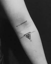 9 Geometric Tattoos Minimalist Gals Will Love Small Geometric Tattoo Tattoos Shape Tattoo