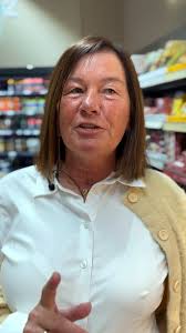 🛒💬❤️„Es ist für mich immer ein Erlebnis.“, 👩‍🦳👋🥰 Unsere Stammkundin  Kerstin erzählt, warum sie so häufig bei uns einkauft., Mehr dazu erfährst  Du in diesem Video 😎, Was zeichnet Deinen Lieblingsladen ...