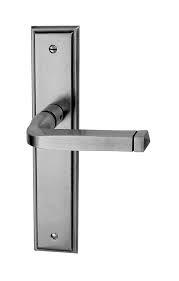 Poignee De Porte Castillac En Fer Forge Haut De Gamme Un Intemporel De La Deco Toute La Collection Sur Www Brionne Com Poignee De Porte Poignees Fer Forge