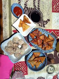 Typical Aperitif Food On Reunion Island Samosas And Bouchons Cuisine Reunionnaise Ile De La Reunion Samosas