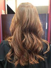 Epingle Par Kami Coiffure Sur Tendances Salon De Coiffure Paris Coiffure Idees De Coiffures