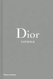 An interesting read with a sleek cover that is true to the brand. Dior Catwalk Von Alexander Fury Gebundene Ausgabe 978 0 500 51934 9 Thalia