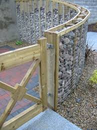 Kannst Du Deinen Gartenzaun Nicht Mehr Sehen Ein Schoner Garten Braucht Einen Schonen Zaun Mit Bildern Zaun Garten Zaun Selbstgemacht Steinzaun