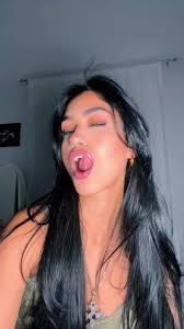 Aaliyah (@vyfhtrys8c1)