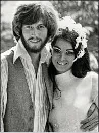 Linda Gray And Barry Gibb Got Intimate In A Strange Location - Youtube