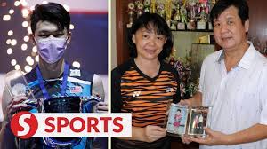 In his early years, he favoured basketball, however his mother soon banned him from the game due to the searing heat of the outdoor basketball court. He Just Wanted To Shine Say Zii Jia S Parents Youtube