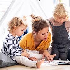 La nounou à domicile, n'est pas forcément agréée par son département, et comme son nom l'indique elle exerce son métier au domicile des parents. Nounou A Domicile Garde D Enfants Temps Plein Assistante Maternelle O2