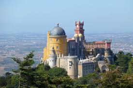 The simple buildings were erected from prefabricated elements of timber panels, clad on the exterior with a diagonal wooden casing of siberian larch and varnished with grey. Ganztagige Tour In Kleiner Gruppe Durch Sintra Cascais Und Estoril 2021 Lissabon Tiefpreisgarantie