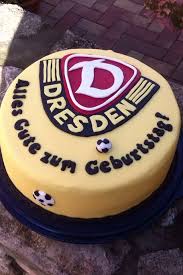 Klappe Die Zweite Auf Gehts In Die Nachste Fussballrunde Diesmal Gabs Fur Einen Grossen Fan Von Motivtorte Geburtstag Fussball Torte Geburtstagskuchen