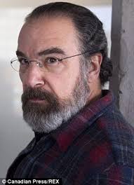 Mandy Patinkin reveals clean-shaven face after filming wraps